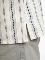 Weird Fish Madoc Woven Short Sleeve Striped Shirt - Imagen 5 de 7