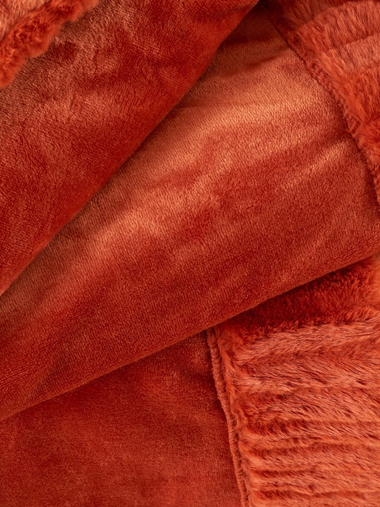 Catherine Lansfield Velvet And Faux Fur Soft and Cosy Throw - Image 2 of 4 Catherine Lansfield Velvet And Faux Fur Soft and Cosy Throw - Image 2 of 4