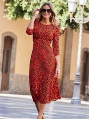 Sosandar Red Ruched Shoulder Midi Dress - Image 3 of 5