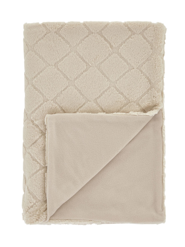Catherine Lansfield Natural Teddy Cosy and Soft Diamond Fleece Throw - Image 4 of 4 Catherine Lansfield Natural Teddy Cosy and Soft Diamond Fleece Throw - Image 4 of 4