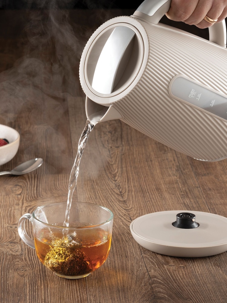 Daewoo Cream Cascade 1.7L 3Kw Kettle - Image 2 of 4 Daewoo Cream Cascade 1.7L 3Kw Kettle - Image 2 of 4