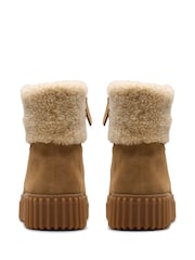 Clarks Brown Lined Torhill Turn Boots - Image 3 of 7