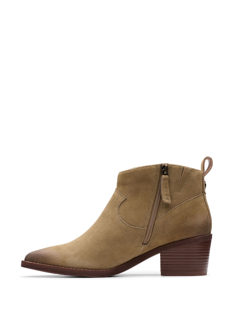 Clarks Natural Suede Morzine Sky Boots - Image 2 of 7