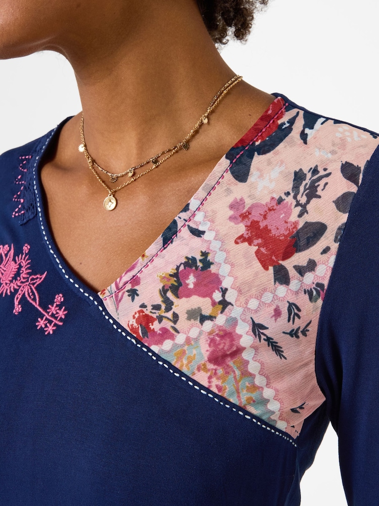 Zils - Joe Browns Chloe V-Neck Jersey Top With Floral Printed Trim - Attēls 2 no 6