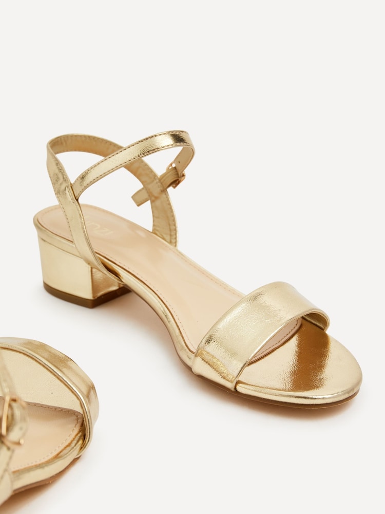 zlata (barva); zlato - Linzi sandali s široko peto Barely There Kezzi - Slika 5 iz 5
