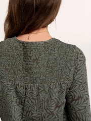 Brakeburn Brenda Smock Front Printed Long Sleeve T-Shirt - Image 6 sur 6