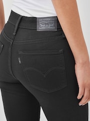 Negro suave - Vaqueros acampanados con diseño moldeador 315™ de Levi's® - Imagen 6 de 7