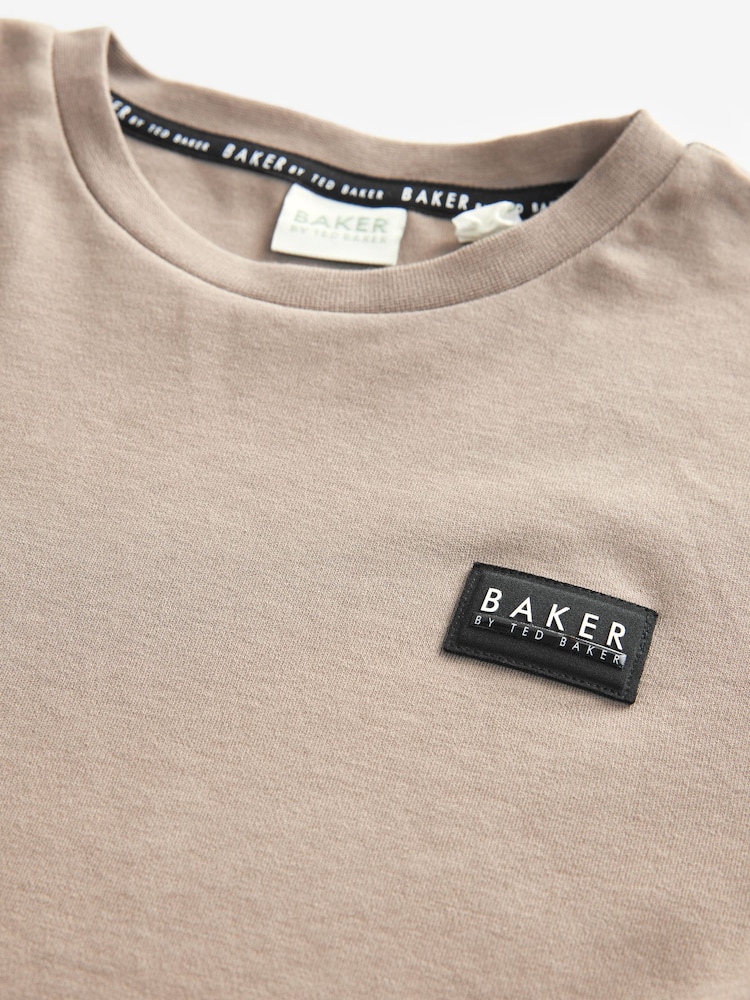 Baker by Ted Baker Set aus T-Shirt und Jogginghose aus 100 % Baumwolle in Neutral - Bild 7 von 7 Baker by Ted Baker Set aus T-Shirt und Jogginghose aus 100 % Baumwolle in Neutral - Bild 7 von 7