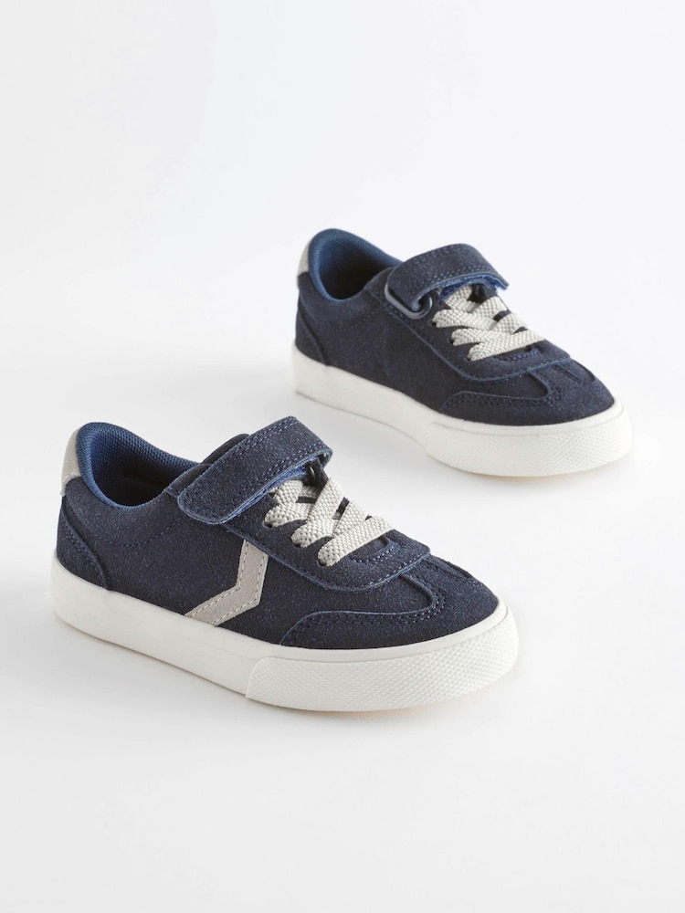 Marineblau/blau - Turnschuhe mit Chevrondesign und Klettverschluss - Bild 1 von 5 Marineblau/blau - Turnschuhe mit Chevrondesign und Klettverschluss - Bild 1 von 5