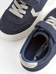 Marineblau/blau - Turnschuhe mit Chevrondesign und Klettverschluss - Bild 4 von 5