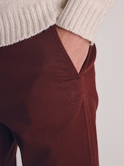 Rojo - Ajuste a medida - Pantalones de sarga de algodón elástico Brook Taverner Cavalry - Imagen 4 de 4
