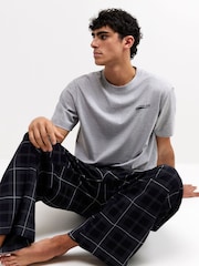 حزمة بيجامات مربعات Monogram بتصميم صندوقي من River Island - Image 1 of 4