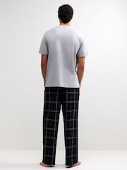 حزمة بيجامات مربعات Monogram بتصميم صندوقي من River Island - Image 3 of 4