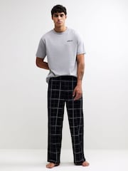 حزمة بيجامات مربعات Monogram بتصميم صندوقي من River Island - Image 4 of 4