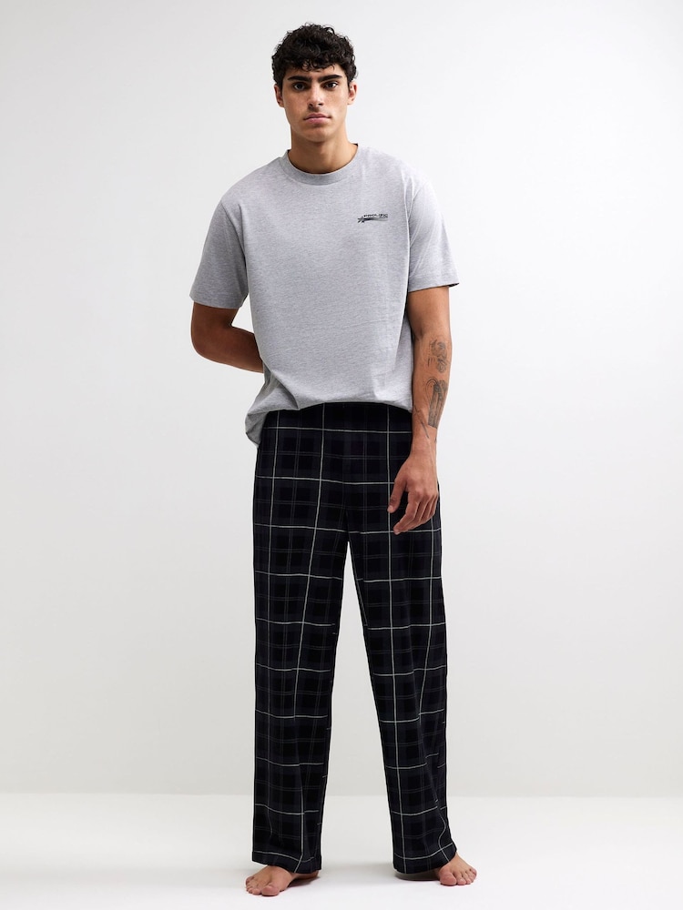 حزمة بيجامات مربعات Monogram بتصميم صندوقي من River Island - Image 4 of 4