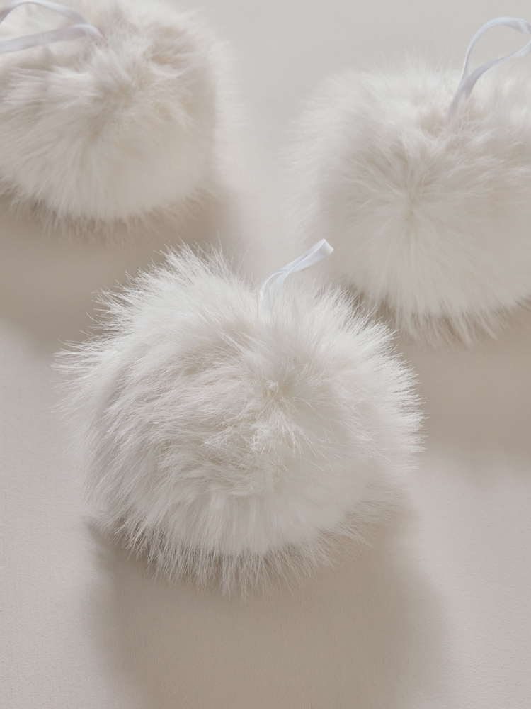 Set of 3 White Faux Fur Baubles - Image 2 of 5
