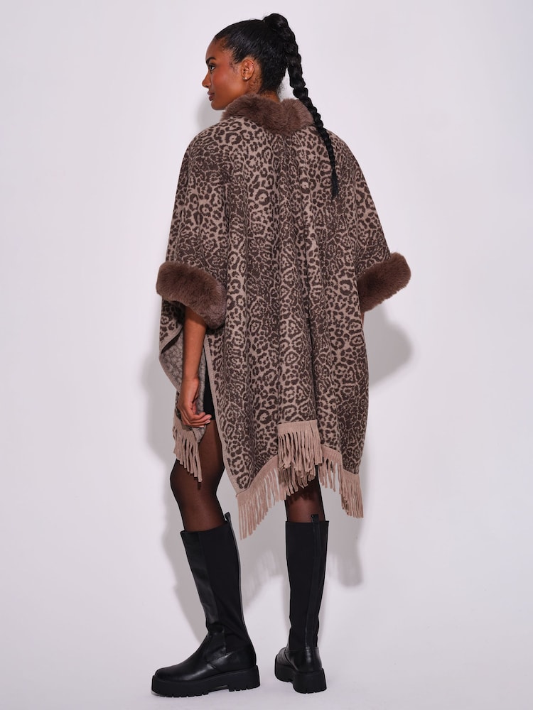 South Beach Faux Fur Trim with Fringe Shawl - Bilde 2 av 4 South Beach Faux Fur Trim with Fringe Shawl - Bilde 2 av 4