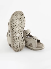 Neutrale Farbe - Trekking-Sandalen mit Klettverschluss - Bild 3 von 6
