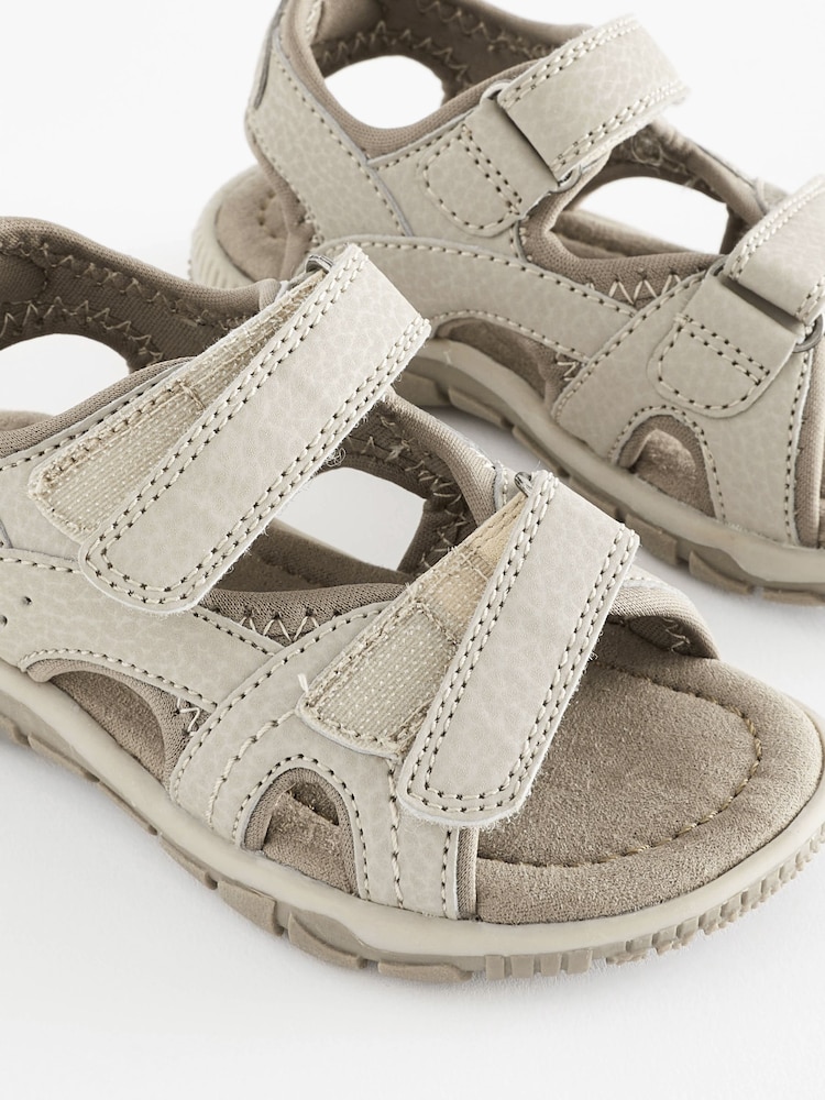 Neutrale Farbe - Trekking-Sandalen mit Klettverschluss - Bild 6 von 6 Neutrale Farbe - Trekking-Sandalen mit Klettverschluss - Bild 6 von 6