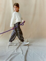Anthrazitgrau - Parachute-Cargohose mit Bündchen (3 bis 16 Jahre) - Bild 4 von 9