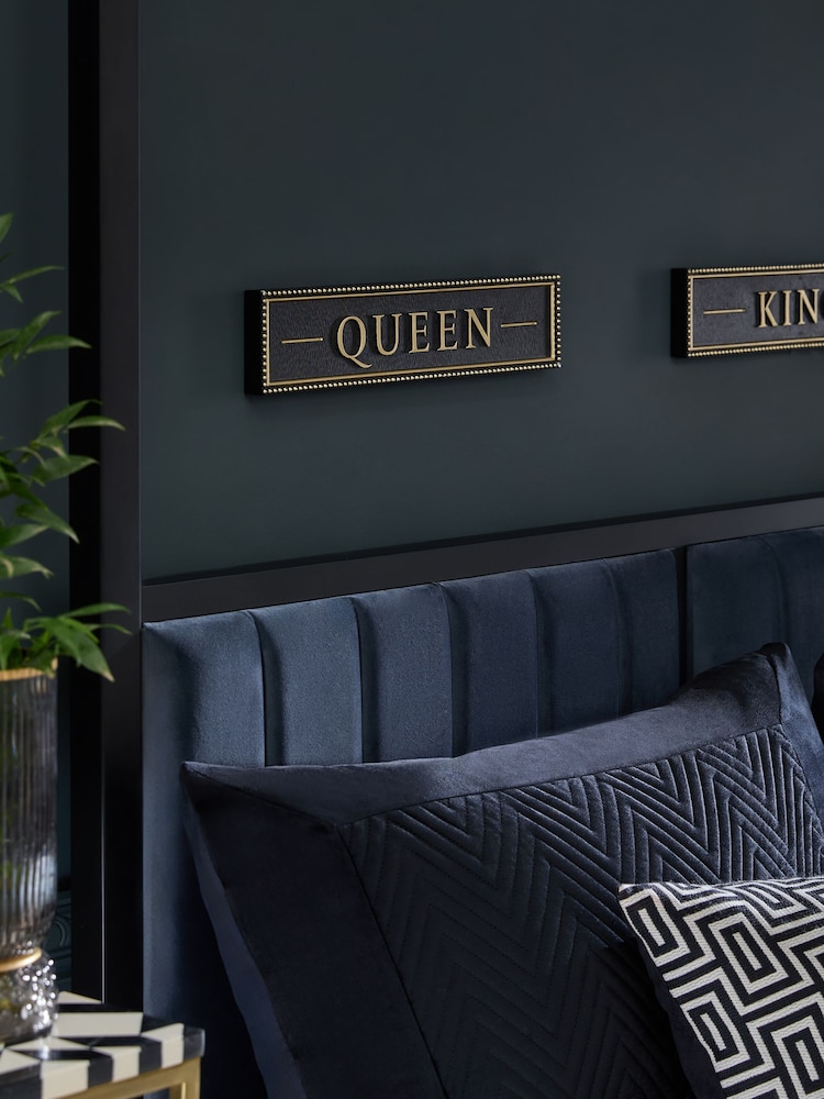 Black Slogan Queen Wall Art Sign - Image 1 of 5