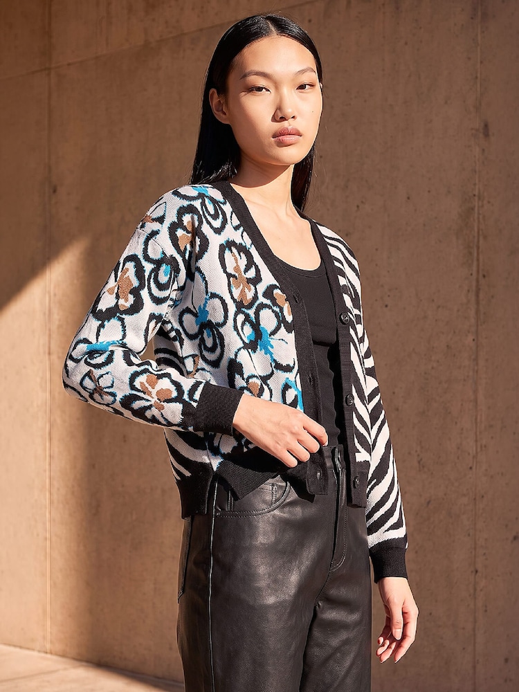 Cárdigan de punto en contraste romano - Imagen 2 de 4 Cárdigan de punto en contraste romano - Imagen 2 de 4