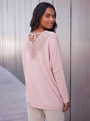 Poncho Roman con cuello de pico y espalda de encaje - Imagen 2 de 4