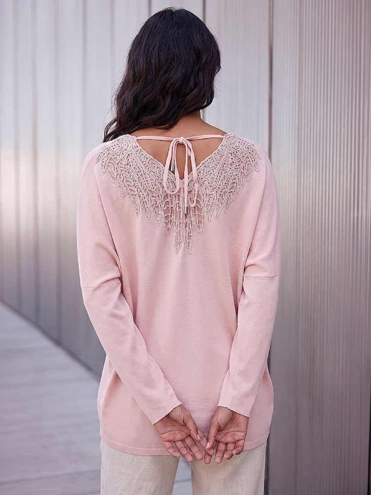 Poncho Roman con cuello de pico y espalda de encaje - Imagen 4 de 4 Poncho Roman con cuello de pico y espalda de encaje - Imagen 4 de 4