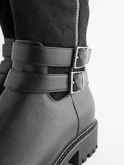 Schwarz - Forever Comfort® Kniehohe Stiefel mit Schnalle - Bild 4 von 5