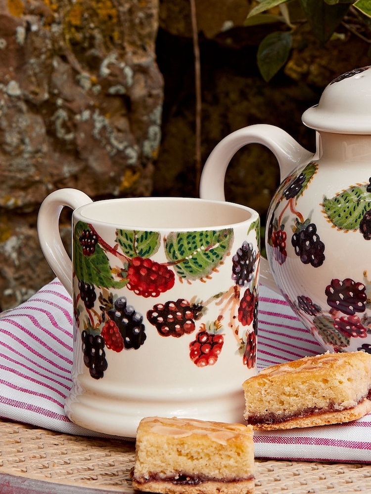 Emma Bridgewater Cream Blackberry 1/2 Pint Mug - Image 1 of 3