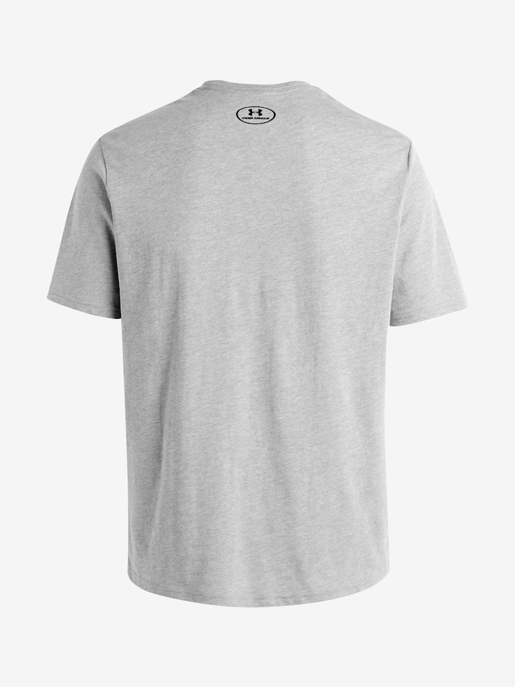 Gris claro - Camiseta deportiva con logo en la parte izquierda del pecho de Under Armour - Imagen 2 de 3 Gris claro - Camiseta deportiva con logo en la parte izquierda del pecho de Under Armour - Imagen 2 de 3