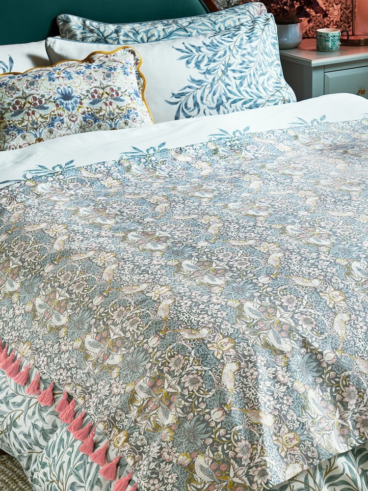 Clarke & Clarke Multi William Morris Strawberry Thief Printed Velvet Throw - Image 1 of 2