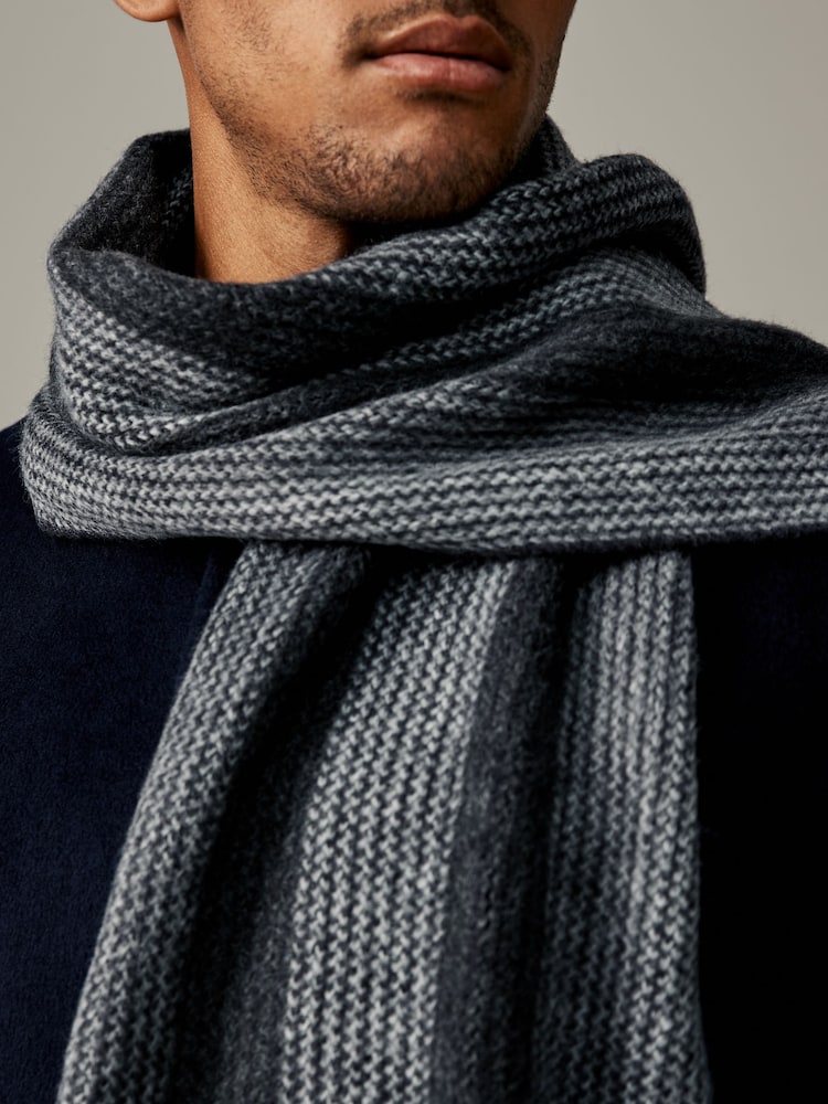 Black/White Stripe Knitted Scarf - Image 2 of 4 Black/White Stripe Knitted Scarf - Image 2 of 4