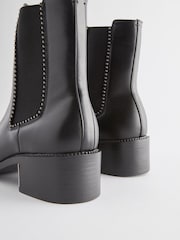 Schwarz - Forever Comfort® Chelsea-Stiefeletten mit Nietenbesatz - Bild 6 von 8