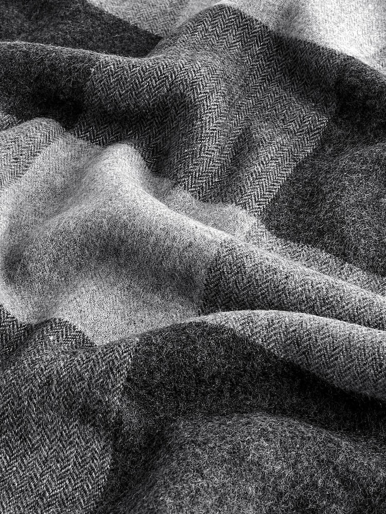 Monochrome Flat Cap and Woven Scarf Set - Image 7 of 7 Monochrome Flat Cap and Woven Scarf Set - Image 7 of 7