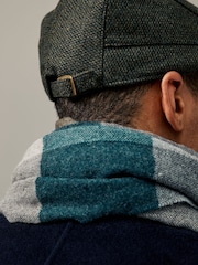 Green Flat Cap and Woven Scarf Set - Image 2 of 7