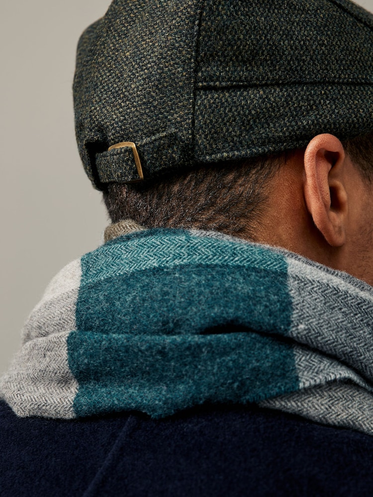 Green Flat Cap and Woven Scarf Set - Image 2 of 7