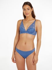 Синий - кружевные трусы бикини Calvin Klein Seductive Comfort - Изображение 1 из 7