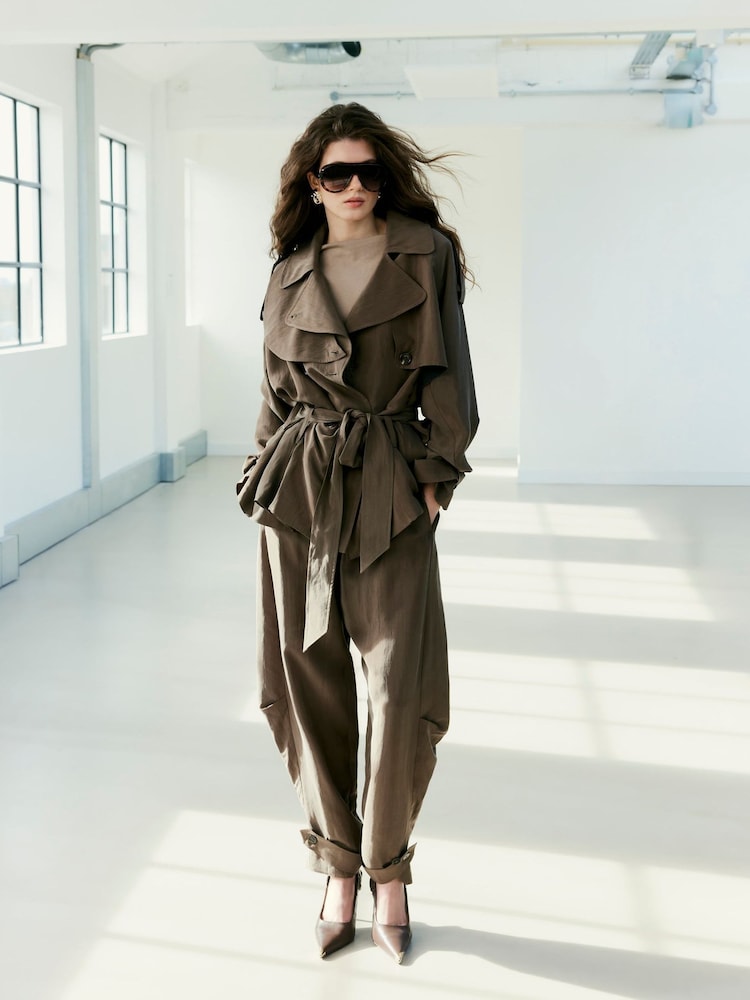 River Island Relaxed Drape Belted Trench Coat - Obraz 2 z 4 River Island Relaxed Drape Belted Trench Coat - Obraz 2 z 4