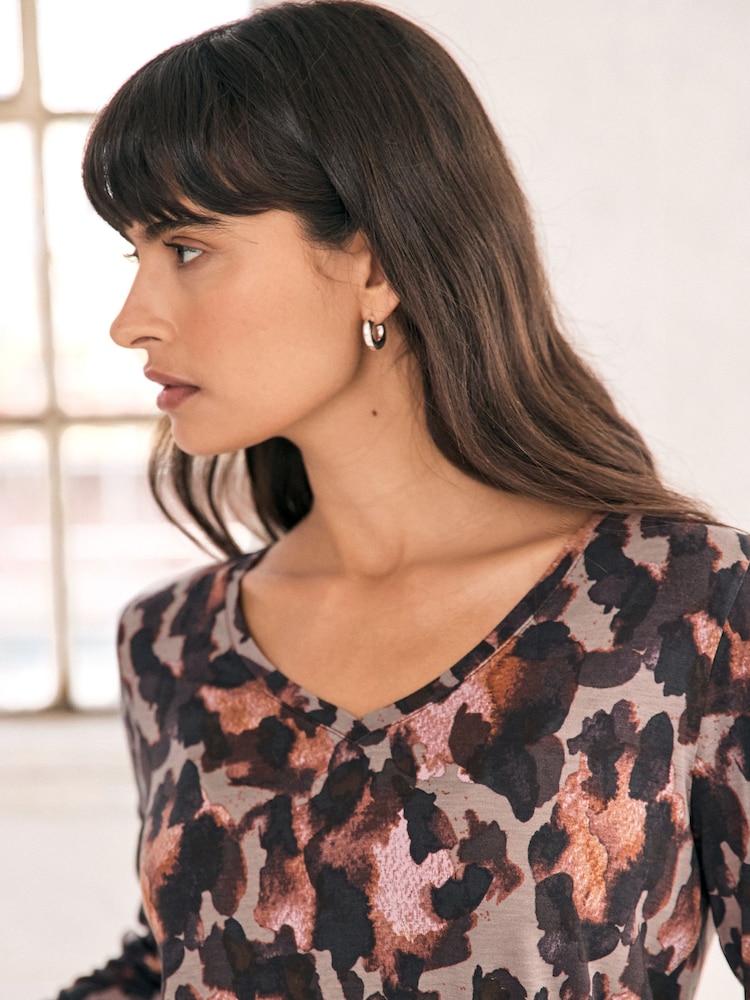 Animal Print Slouch V-Neck Long Sleeve T-Shirt - Image 4 of 6