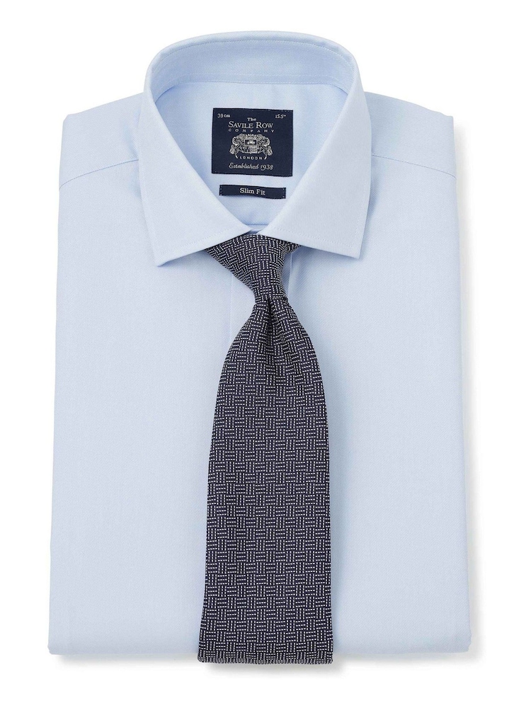 أزرق - قميص رسمي ضيق بأساور فردية رفيعة من نسيج ناعم بخامة %100 قطن من Savile Row Company - صورة 2 من 6 أزرق - قميص رسمي ضيق بأساور فردية رفيعة من نسيج ناعم بخامة %100 قطن من Savile Row Company - صورة 2 من 6