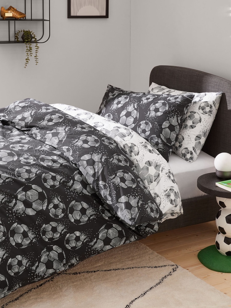 2 Pack Glow In The Dark Football Duvet Cover and Pillowcases Set - Image 3 of 6