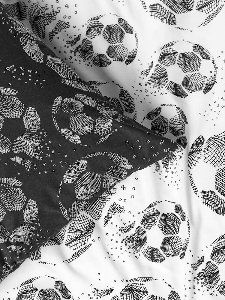 2 Pack Glow In The Dark Football Duvet Cover and Pillowcases Set - Image 4 of 6