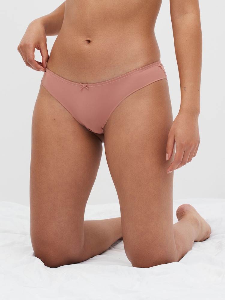 Neutral bedruckt/Rose-Rosa/Schwarz - Nahtlose Slips mit Spitzenrückseite im 3er-Pack - Bild 2 von 6 Neutral bedruckt/Rose-Rosa/Schwarz - Nahtlose Slips mit Spitzenrückseite im 3er-Pack - Bild 2 von 6