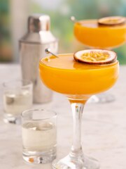 Ravenshead Entertain Martini Cocktail Set - Image 1 of 4