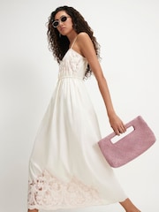 Vestido a media pierna de encaje con calados de River Island - Imagen 4 de 4