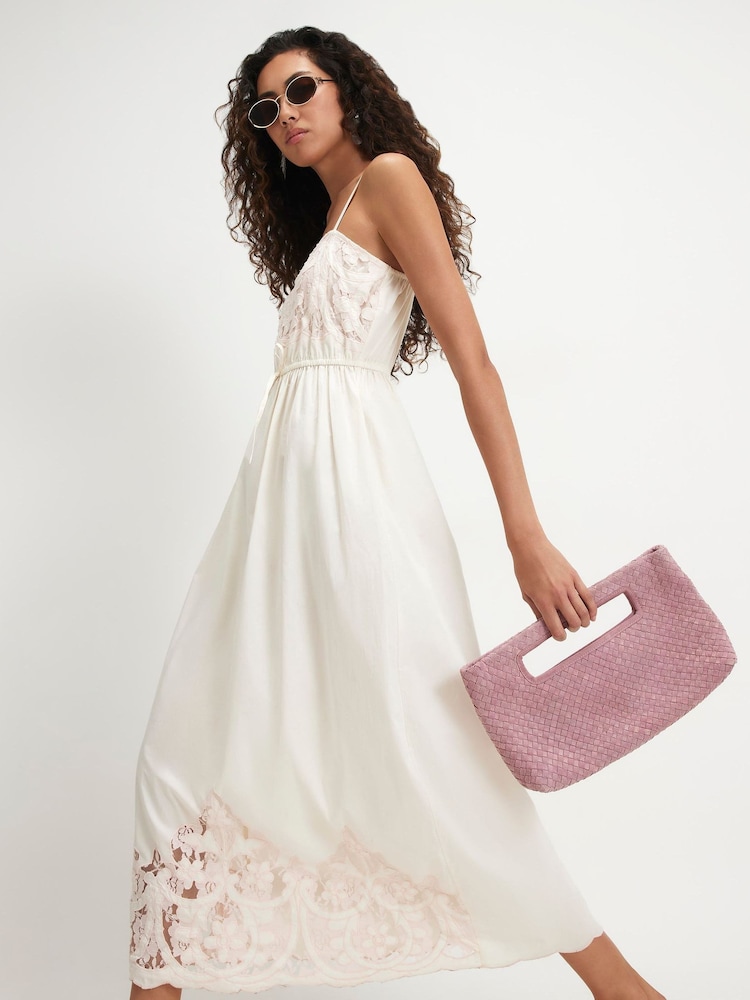 Vestido a media pierna de encaje con calados de River Island - Imagen 4 de 4