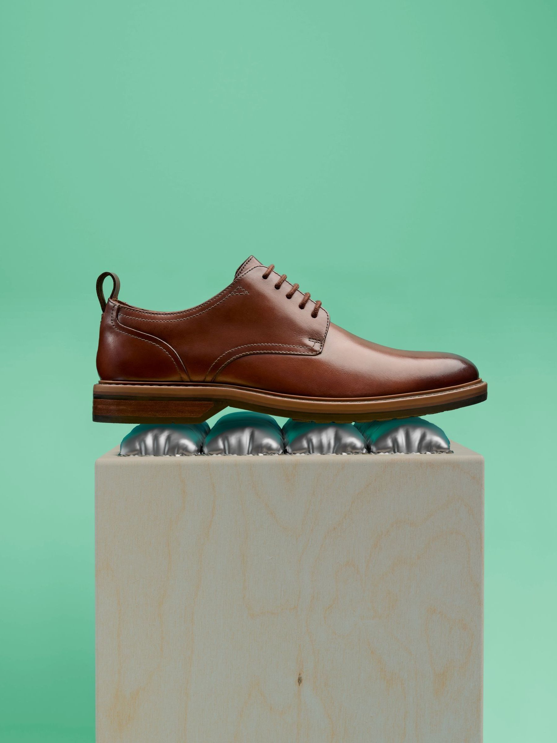 Cumpără Maro - Pantofi Clarks Aldwin Limit din piele from Next Romania