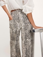 River Island Snake Print Barrel Jeans - صورة 4 من 4