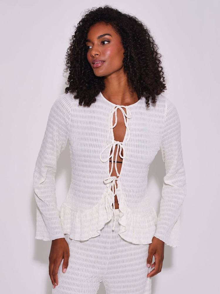 South Beach Tekstureret Tie Front Flared Langærmet Top - Billede 1 af 4 South Beach Tekstureret Tie Front Flared Langærmet Top - Billede 1 af 4